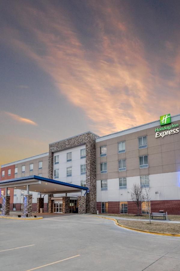 Holiday Inn Express Troy By Ihg Exterior photo